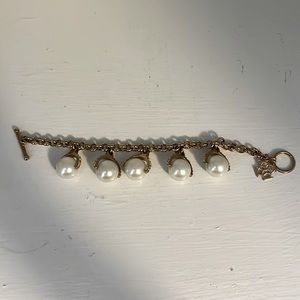 Ann Taylor Pearl bracelet